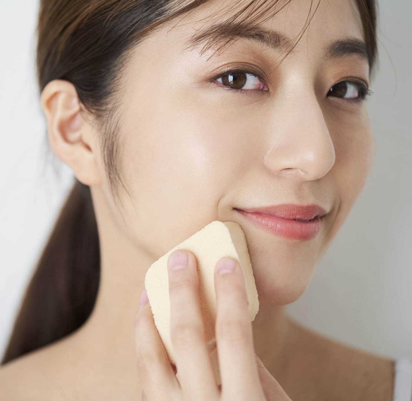 肌トラブルを防ぐ！敏感肌に優しい化粧下地の選び方とは？