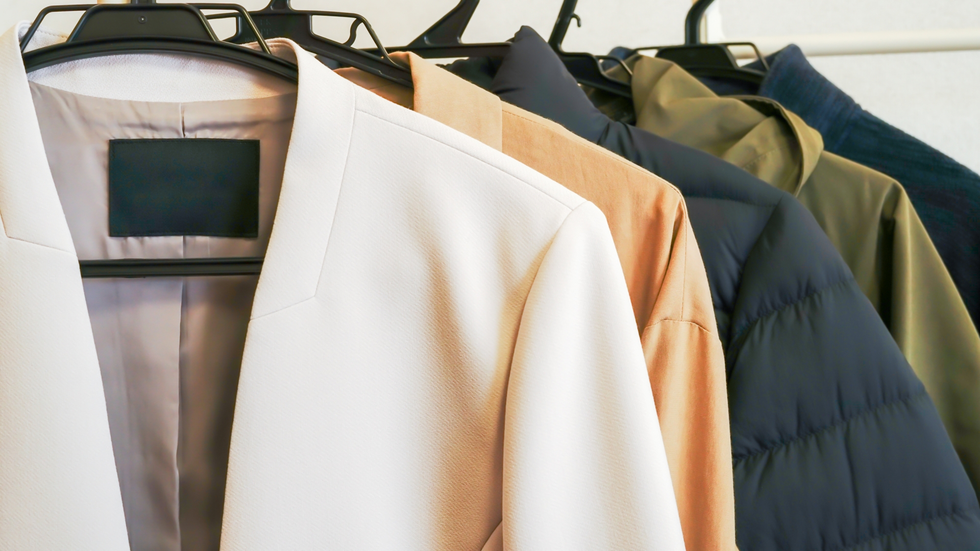 【服をしまうのに場所がない】原因と解決策や収納術とめんどくさがり