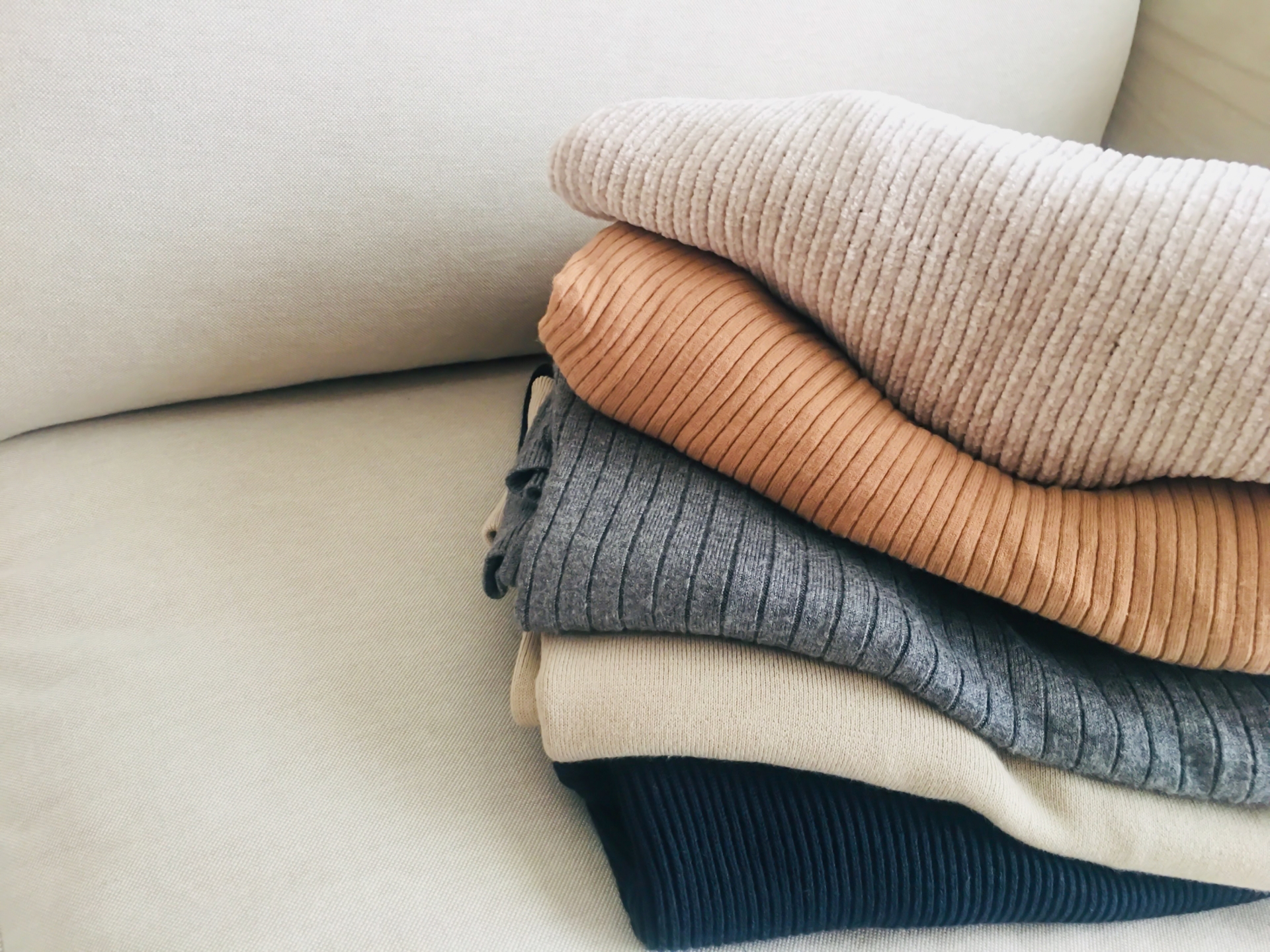 服をしまうのに場所がない収納術