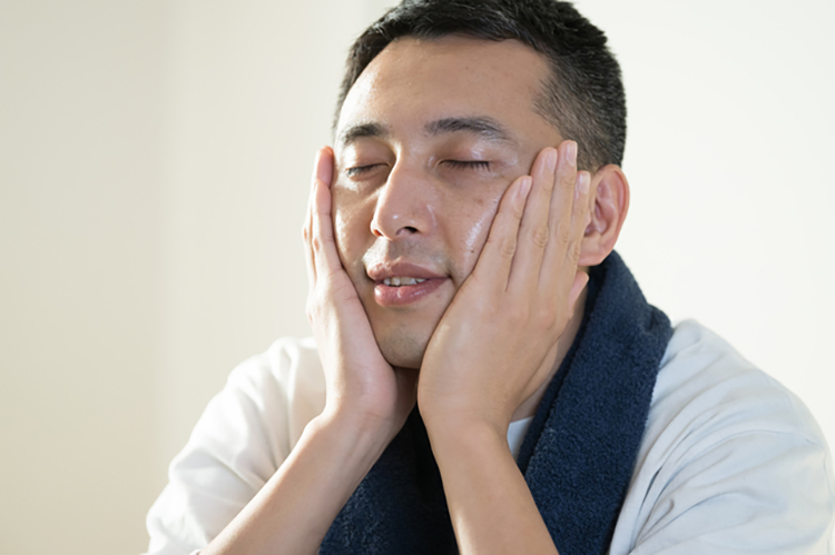40代：ハリと弾力を保つ肌ケア習慣をつける