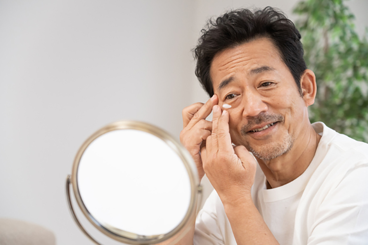 50代：保湿とマッサージでエイジングケア