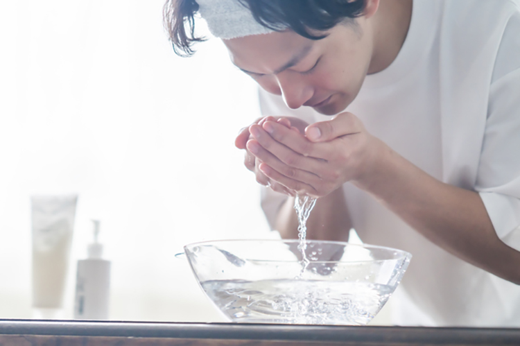 働く男性の肌革命！乾燥肌に負けないメンズのスキンケアとは？
                        
