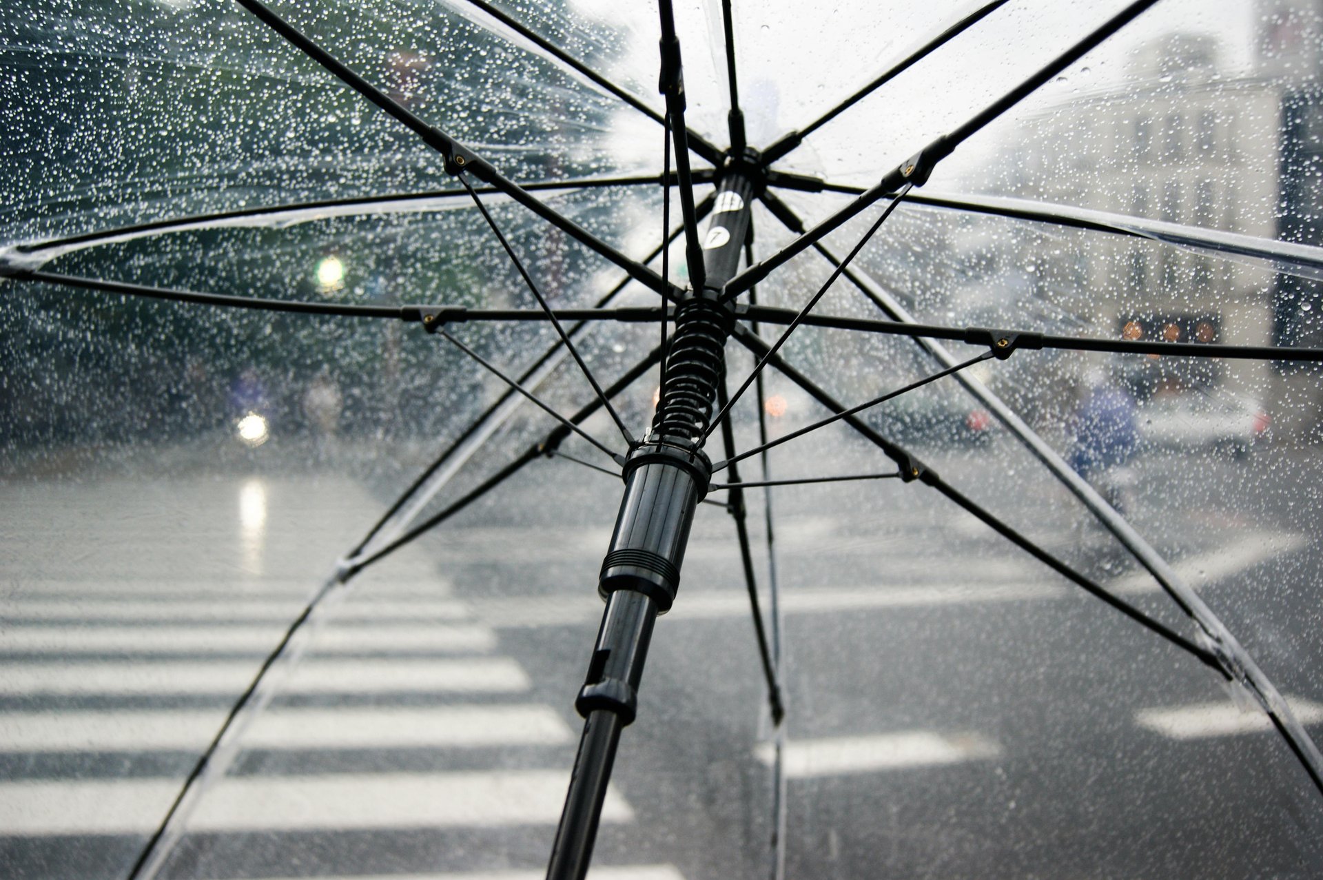雨の日の丸の内散歩に役立つ実用情報