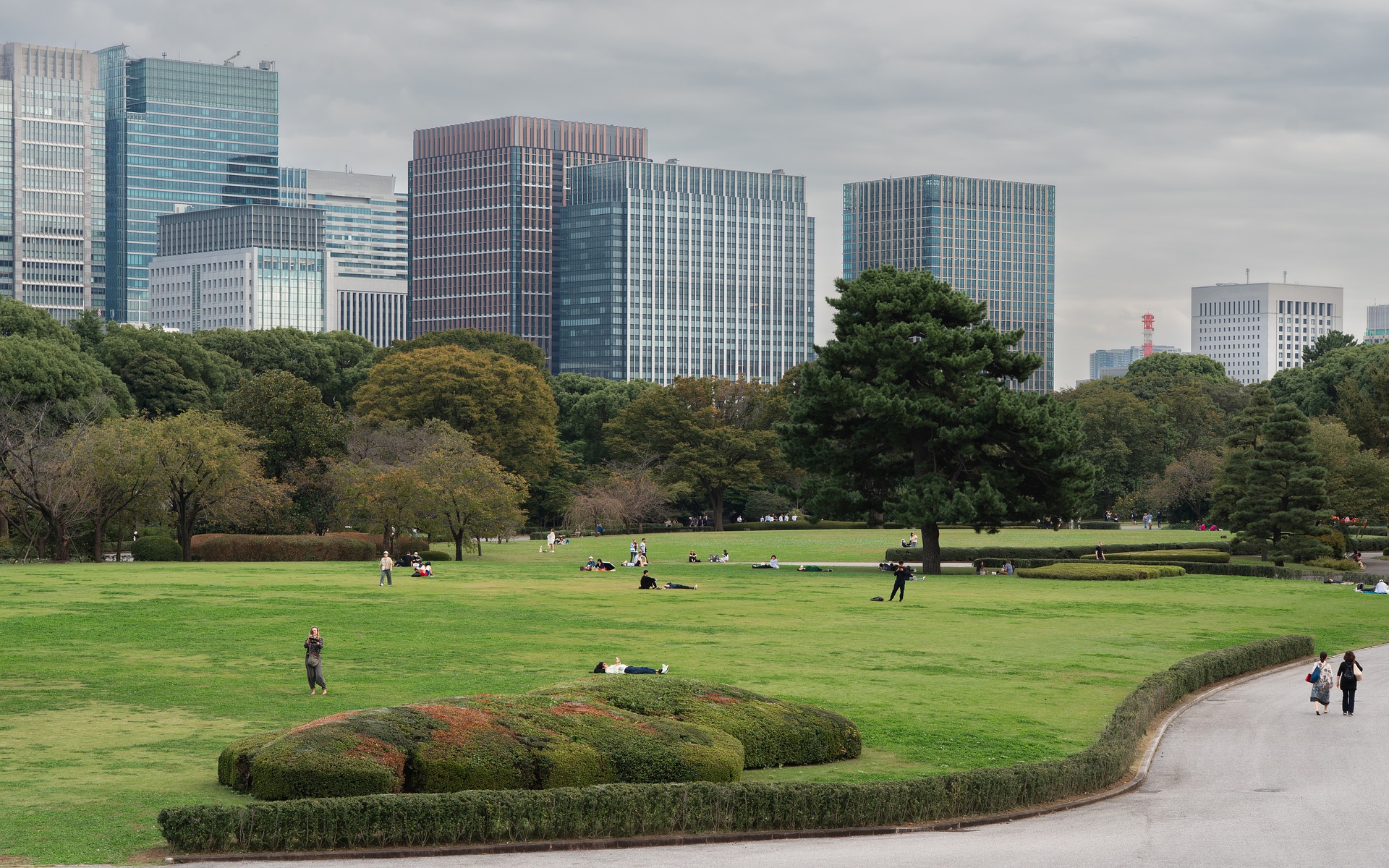 二重橋と芝生広場