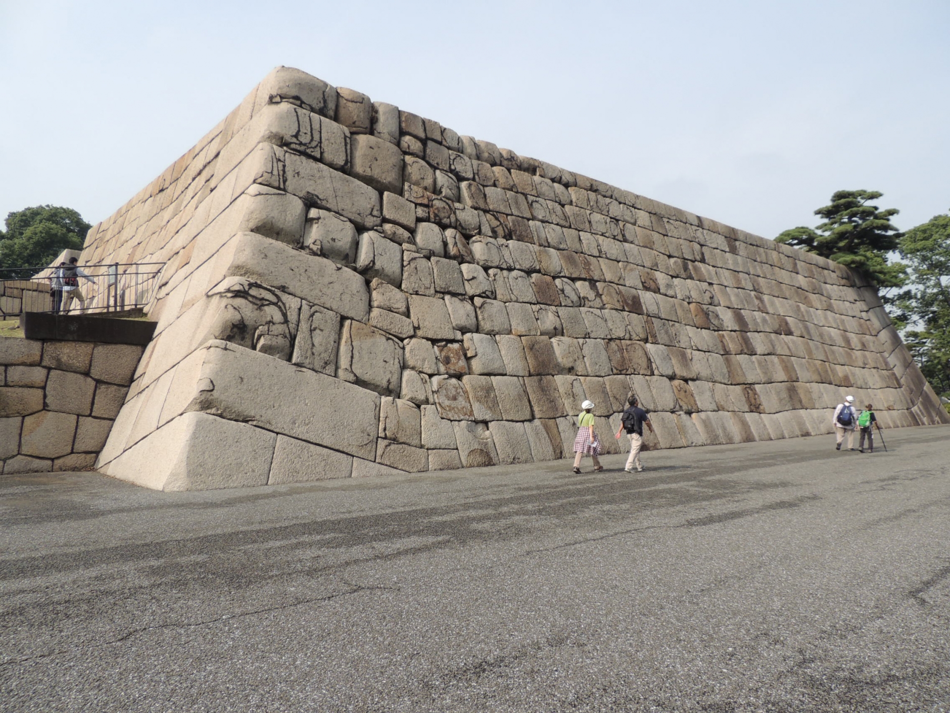 大手門 → 百人番所→ 大番所 → 松の大廊下跡 → 天守台