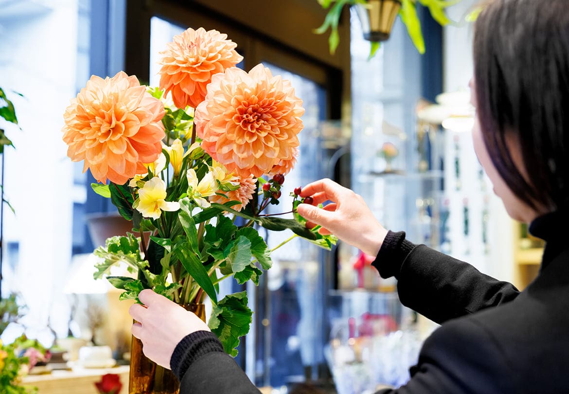 ヒペリカムなど、実系の植物はアクセントとして使いやすい