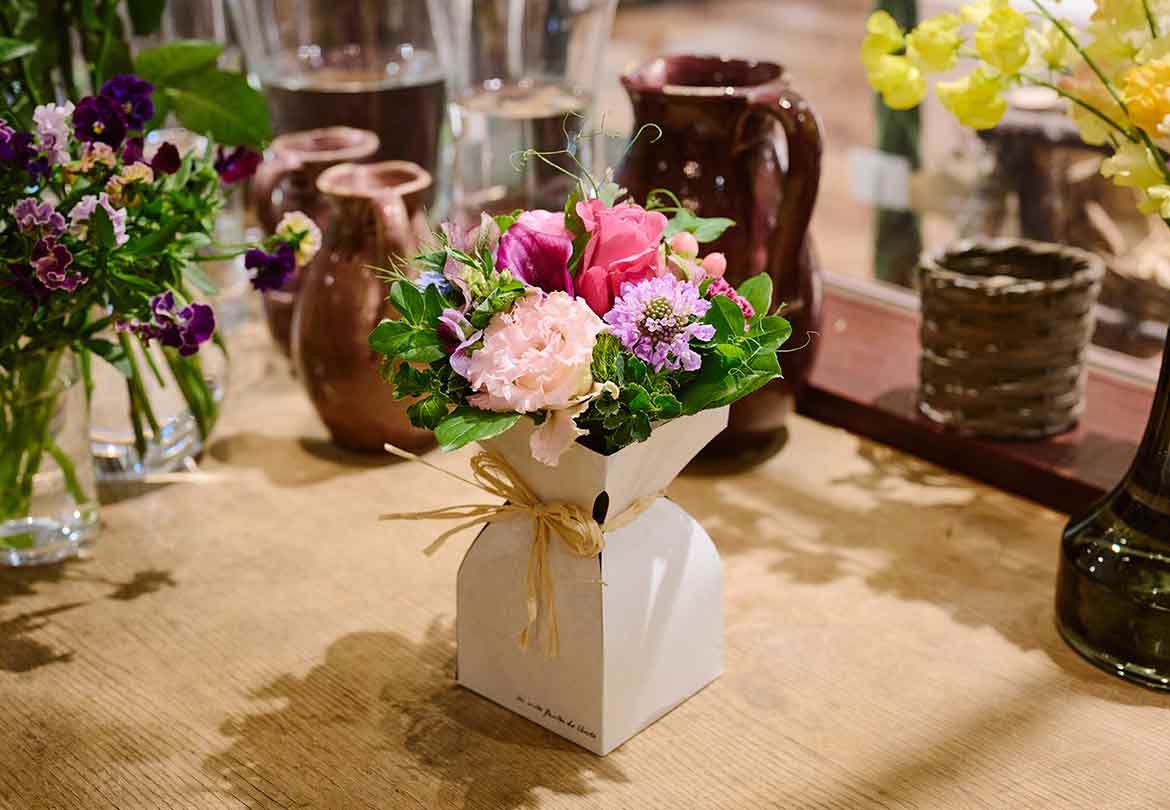 花瓶がなくても生花が楽しめるブーケBOX「Bouquet Debout」