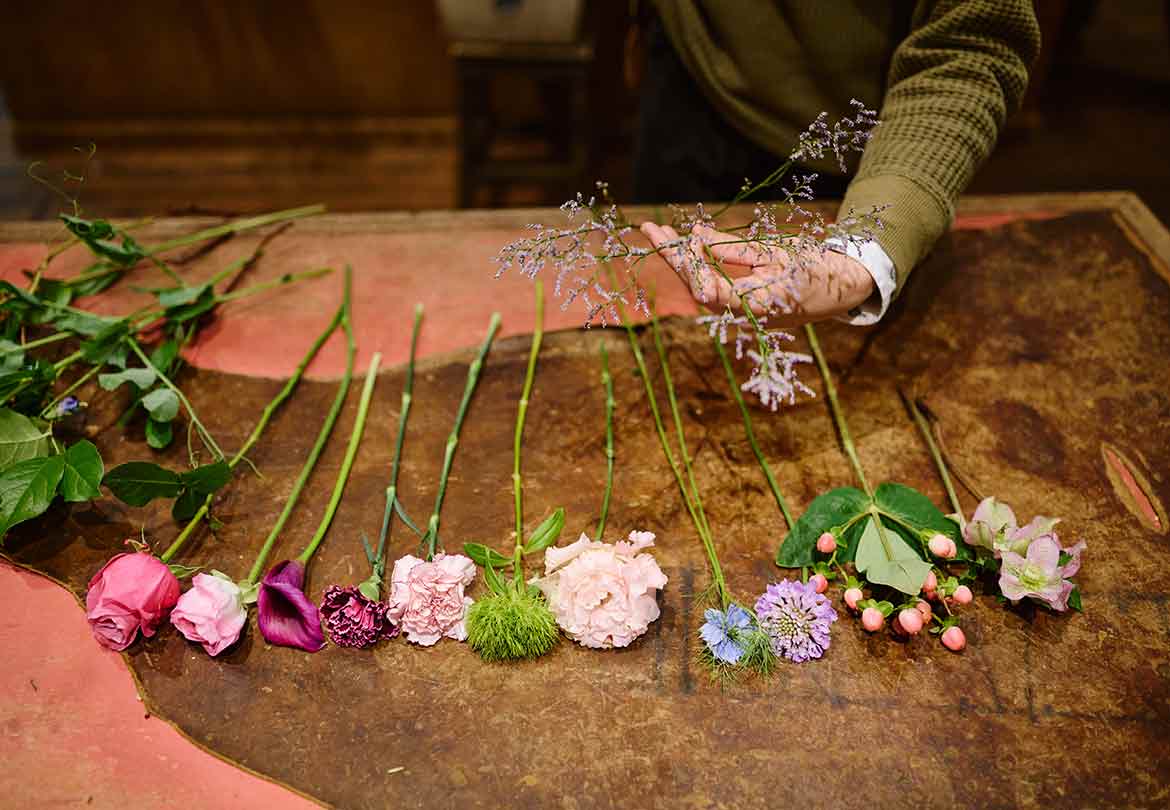 ブーケBOXには、4,000円～6,000円くらいの花材が入る。グリーンを入れることで、動きのある仕上がりに