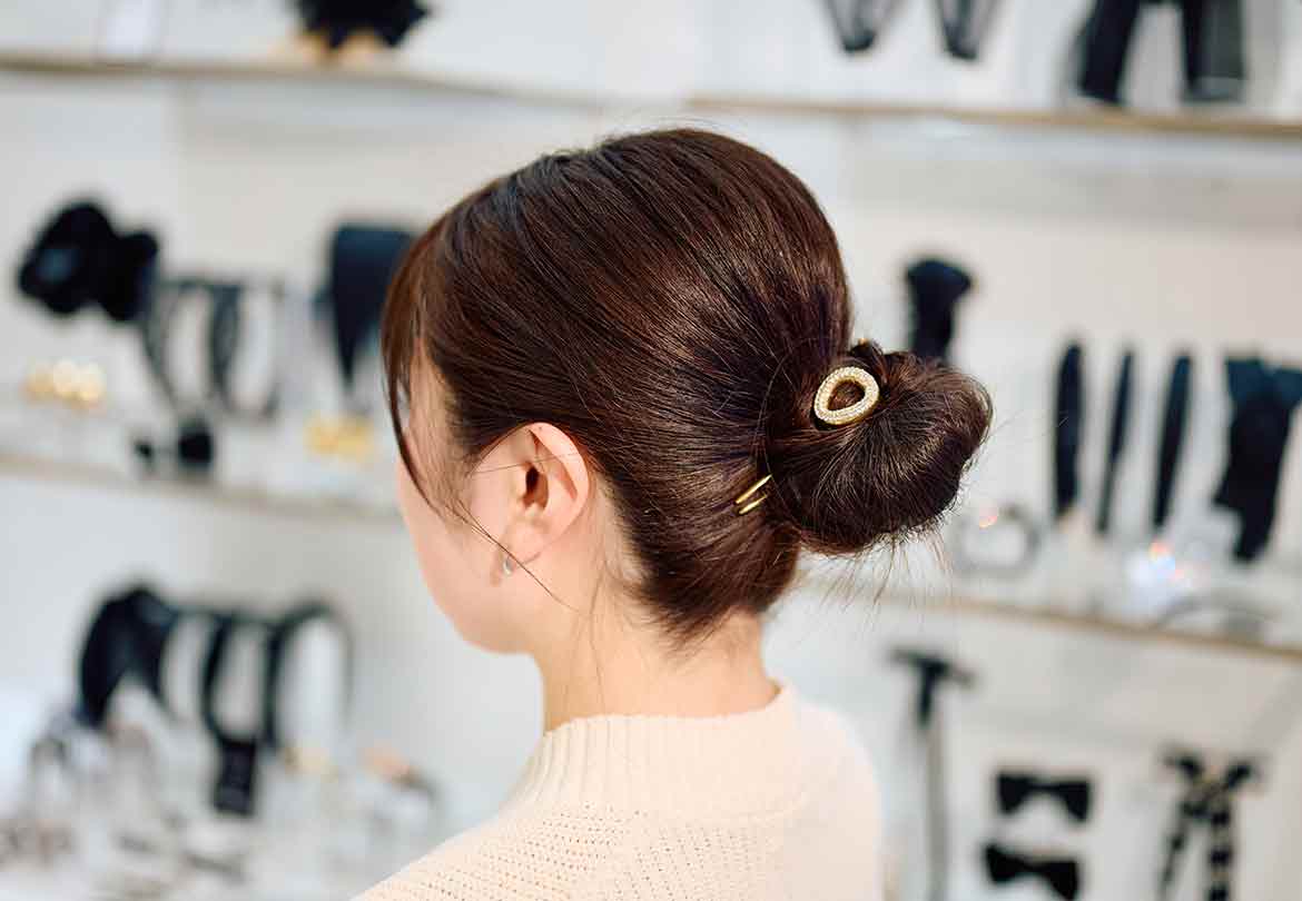 ビジネスシーンや着物など幅広く使い勝手の良いスタイリングに