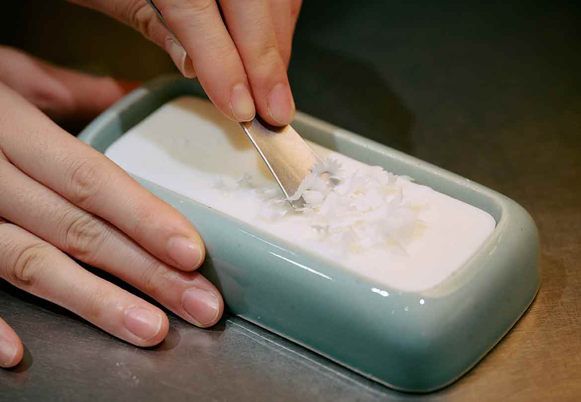 グレーターで削ると香りが優しく広がります