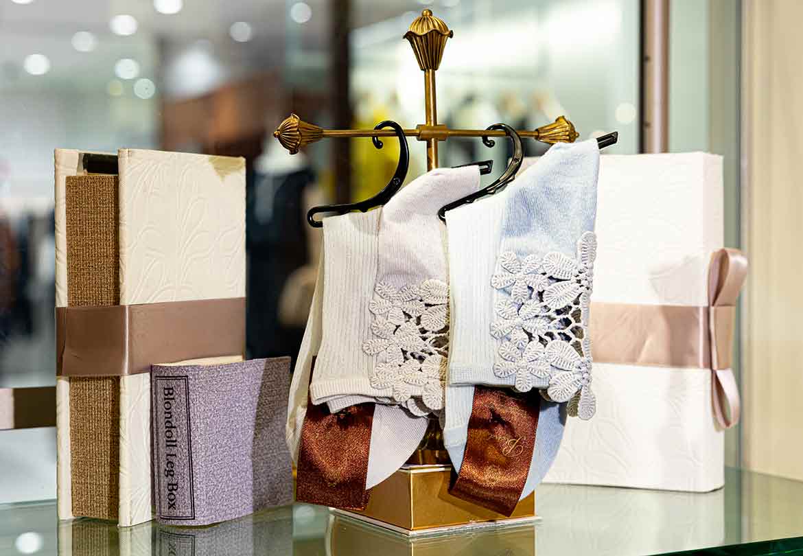 サックス・ライトグレー・ブラックの全3色。色によって印象が変わるので、コーディネートの幅も広がる！