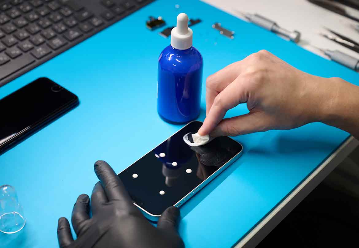 特殊なコーティング剤を使って処理を行う