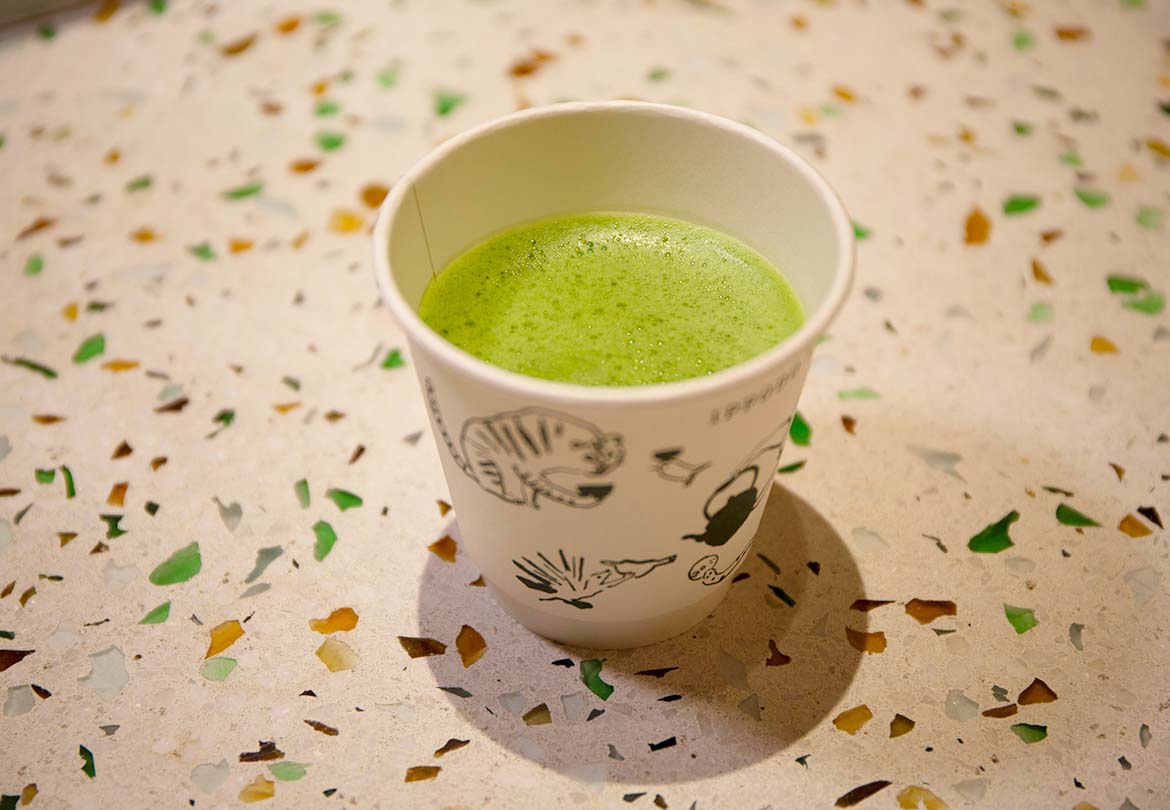 テイクアウトは抹茶の「薄茶」（864円）が人気