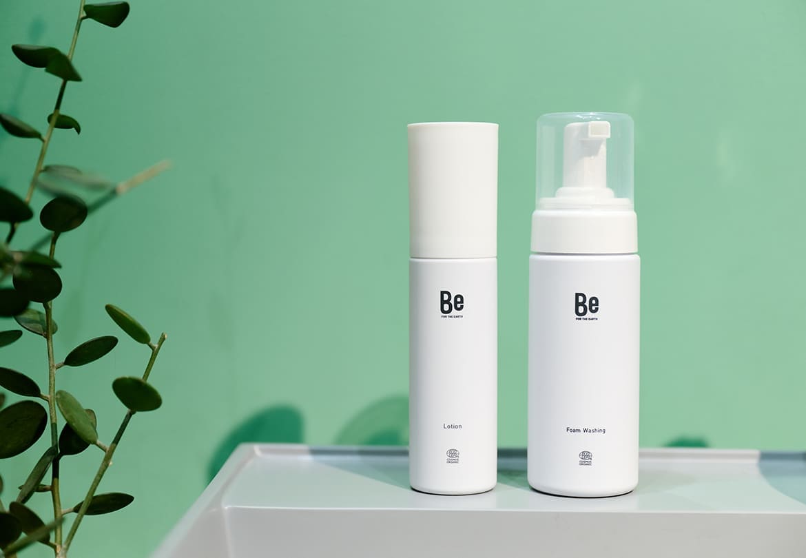 左：「Beローション（100ml）」5,830円、右：「Beフォームウォッシング（150ml）」4,620円
