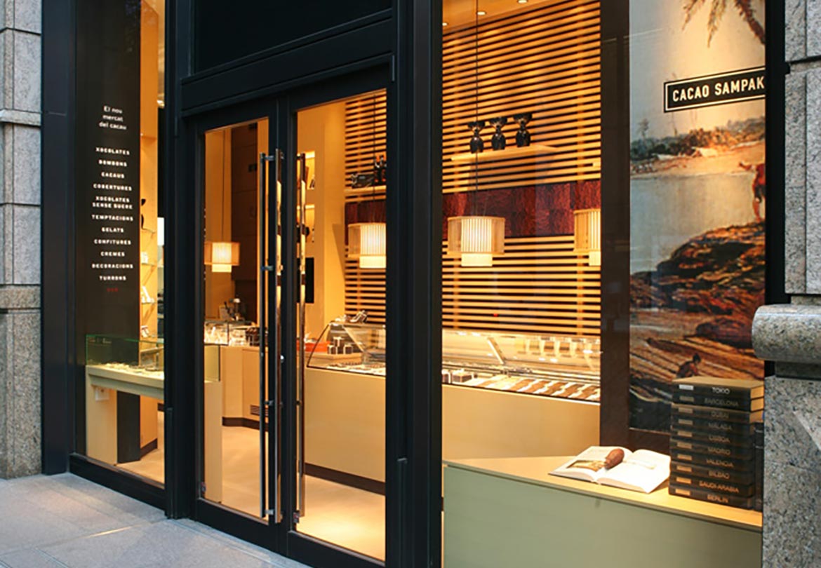 丸の内店は日本1号店として2009年にオープン