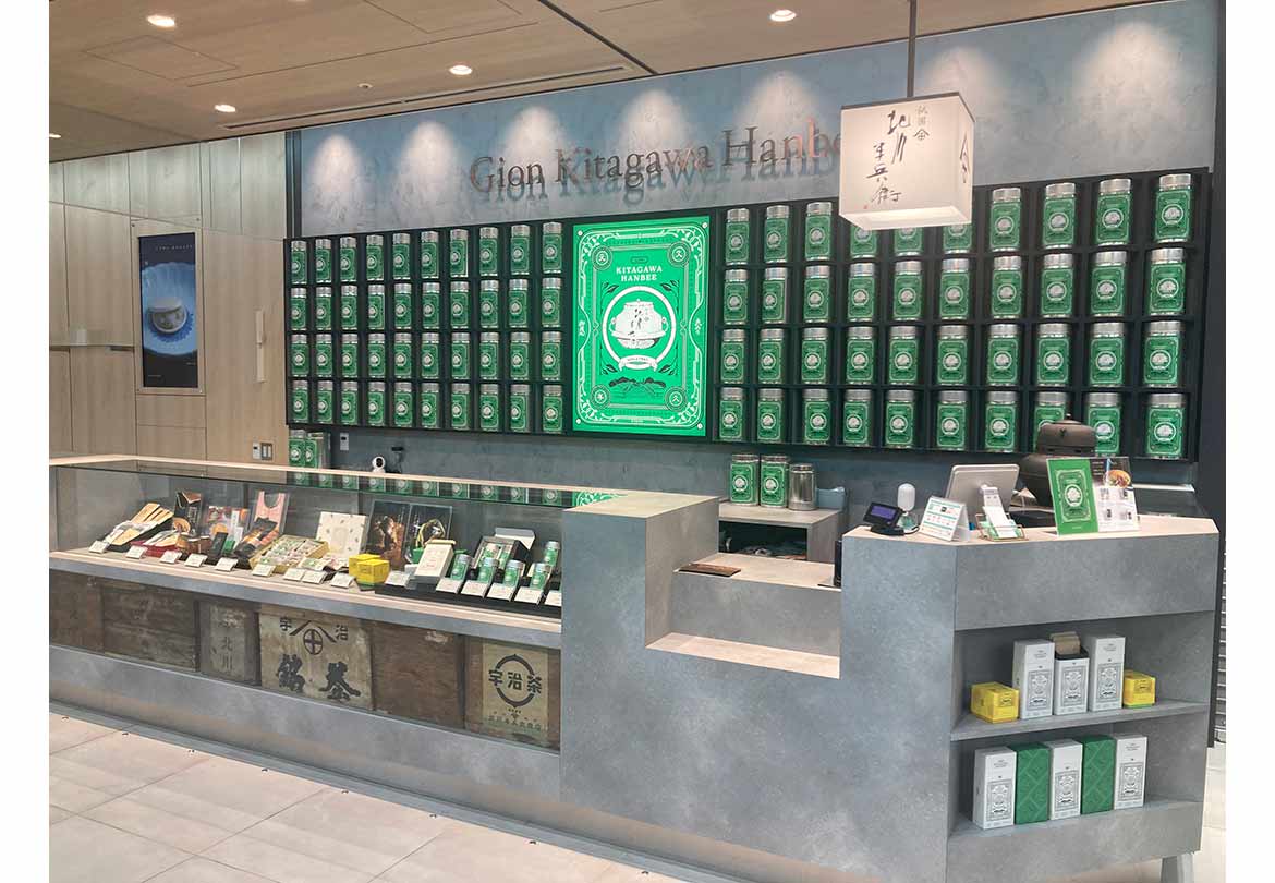 店内にはお茶漬けやお菓子など、お茶の世界が広がる商品も豊富に並ぶ