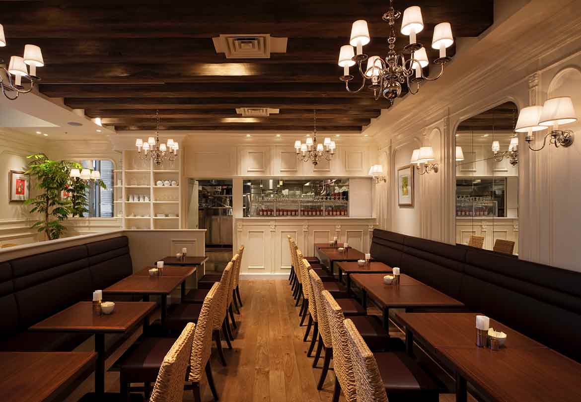 店内ではコーヒーやお茶と共にケーキがたのしめる