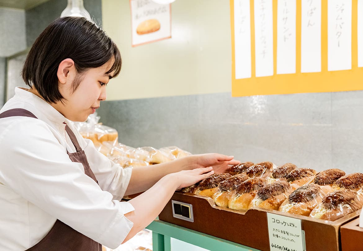 店舗で人気の「コロッケパン」