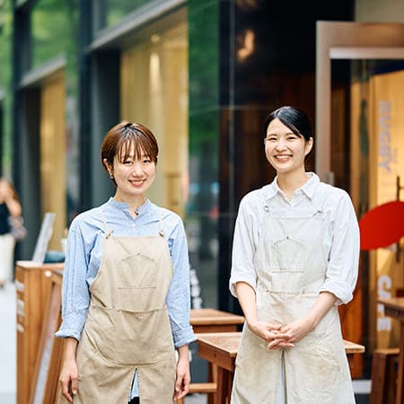 右:マネージャー/柿沼麻里奈さん、左:サブマネージャー/天田美咲さん