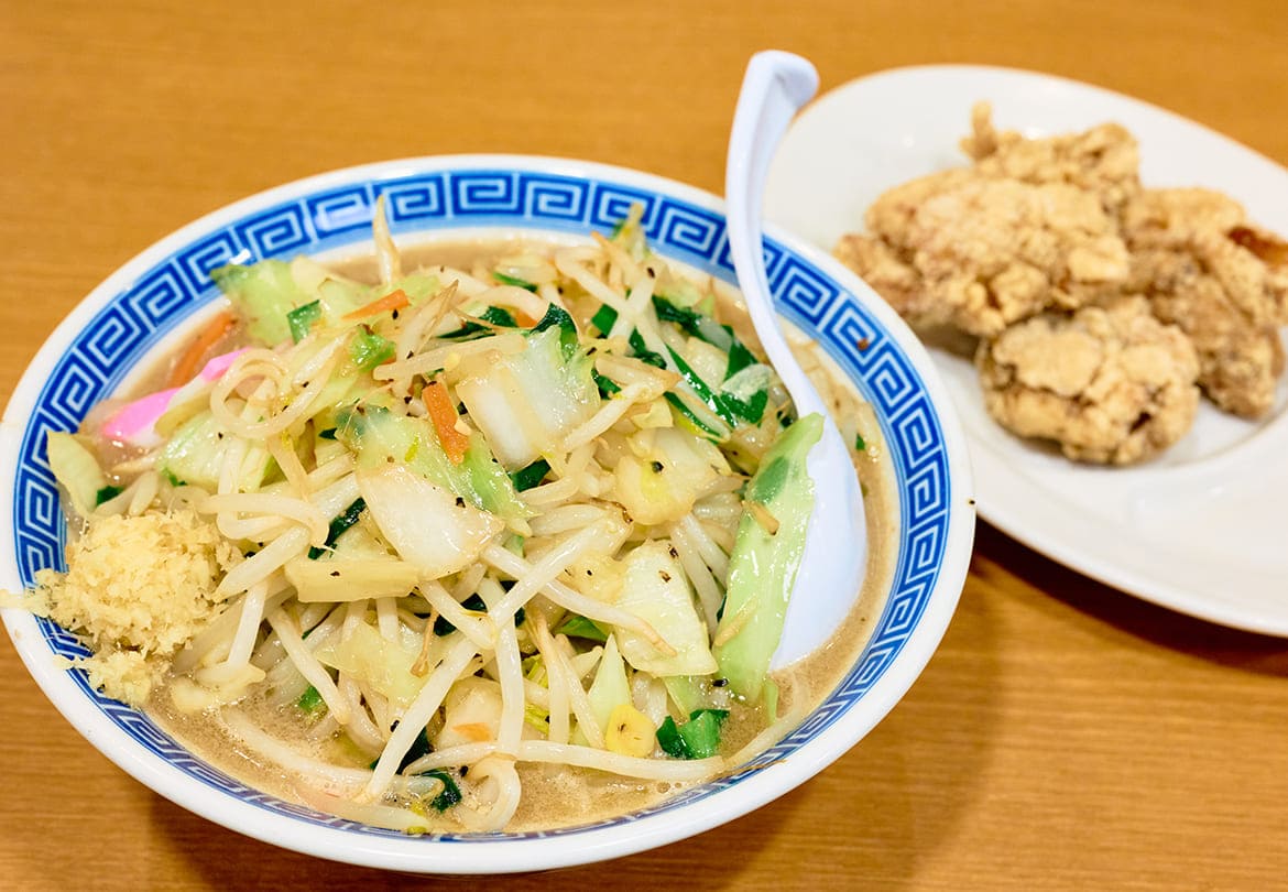 「カラアゲ」は竜田揚げ風。タンメンとセットの「タンカラ」990円、単品は300円