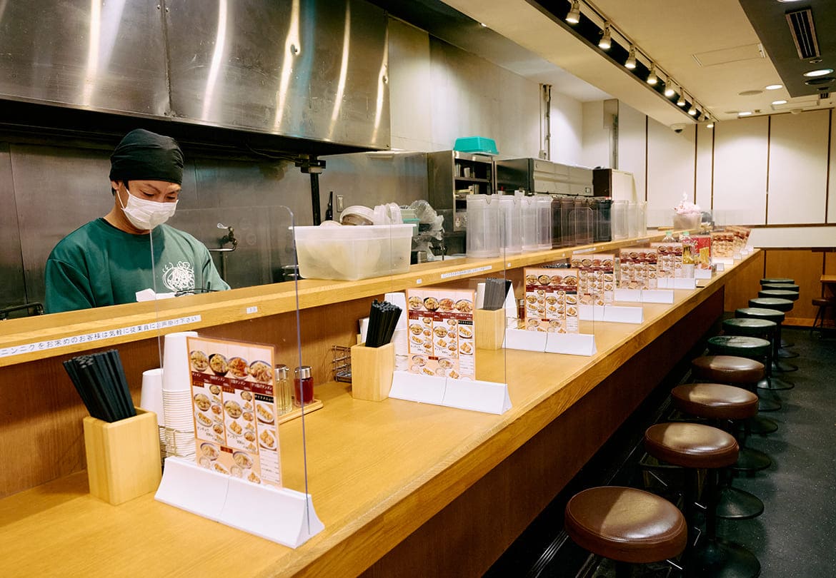 1人でも入りやすいカウンター中心のお店