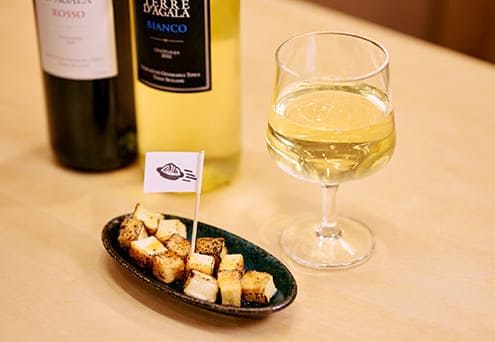 炙り厚揚げ〜トリュフ風味〜／グラスワイン