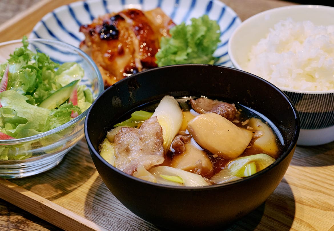「山形芋煮とお肉セット」1,300円