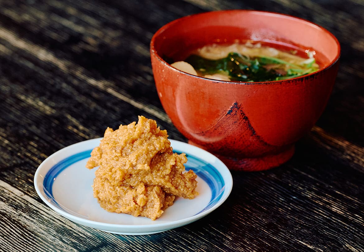 ランチの味噌汁に使っているのは酢重の「白こがね味噌」。ちなみにおかわりOK