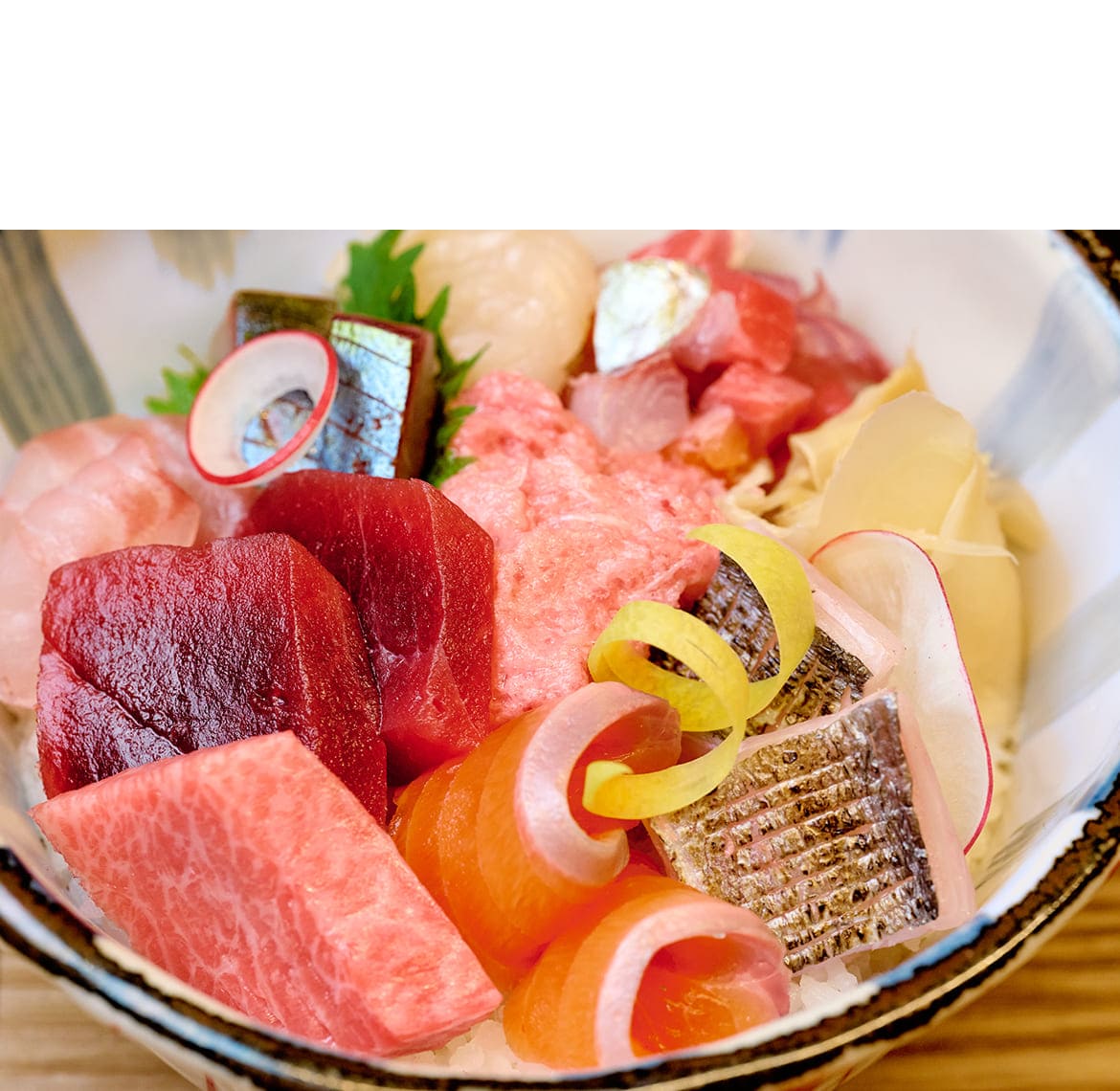 GW明けの忙しい仕事の合間のご褒美に。宝石みたいな海鮮丼ランチ