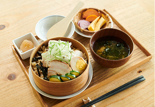 「わんぱくポークの角煮わっぱご飯」