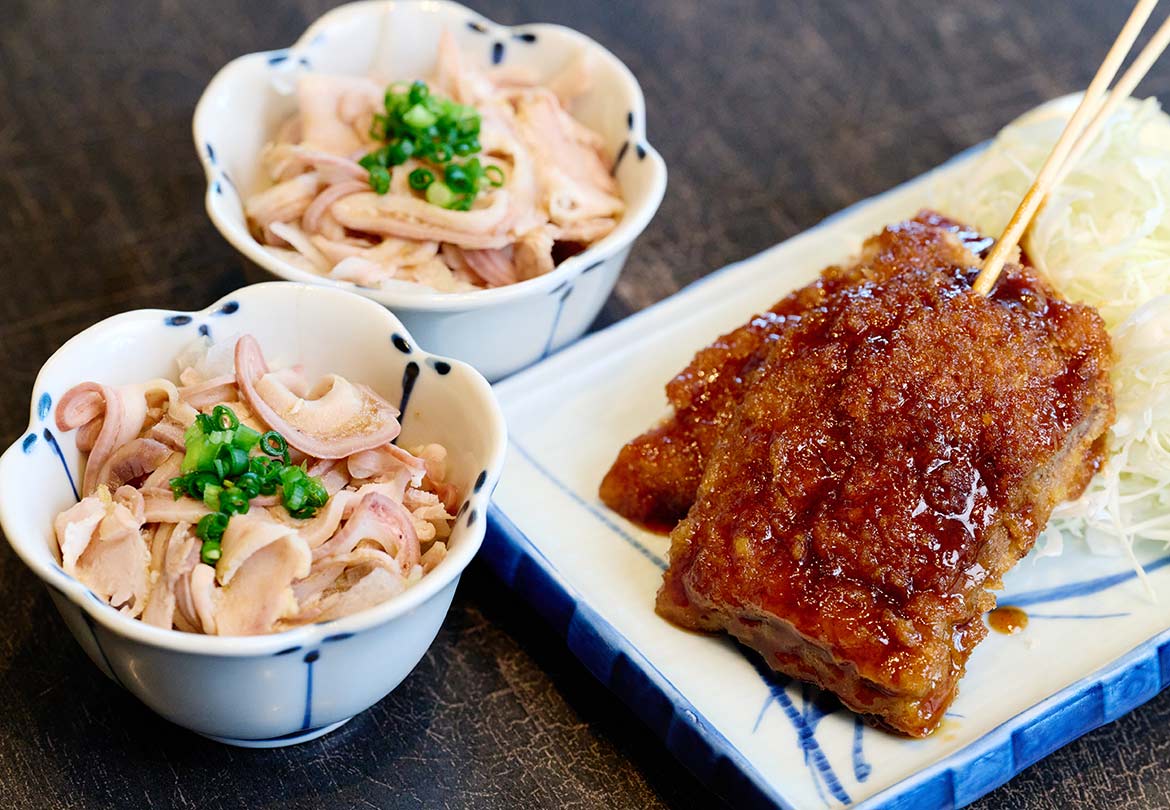 「酢もつ」や「ればかつ」は、「もつ福」の定番おつまみ