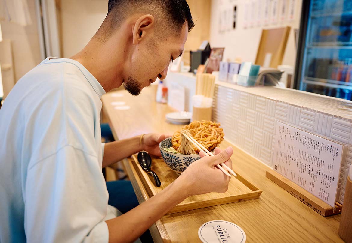 白を基調にした、清潔感のある店内