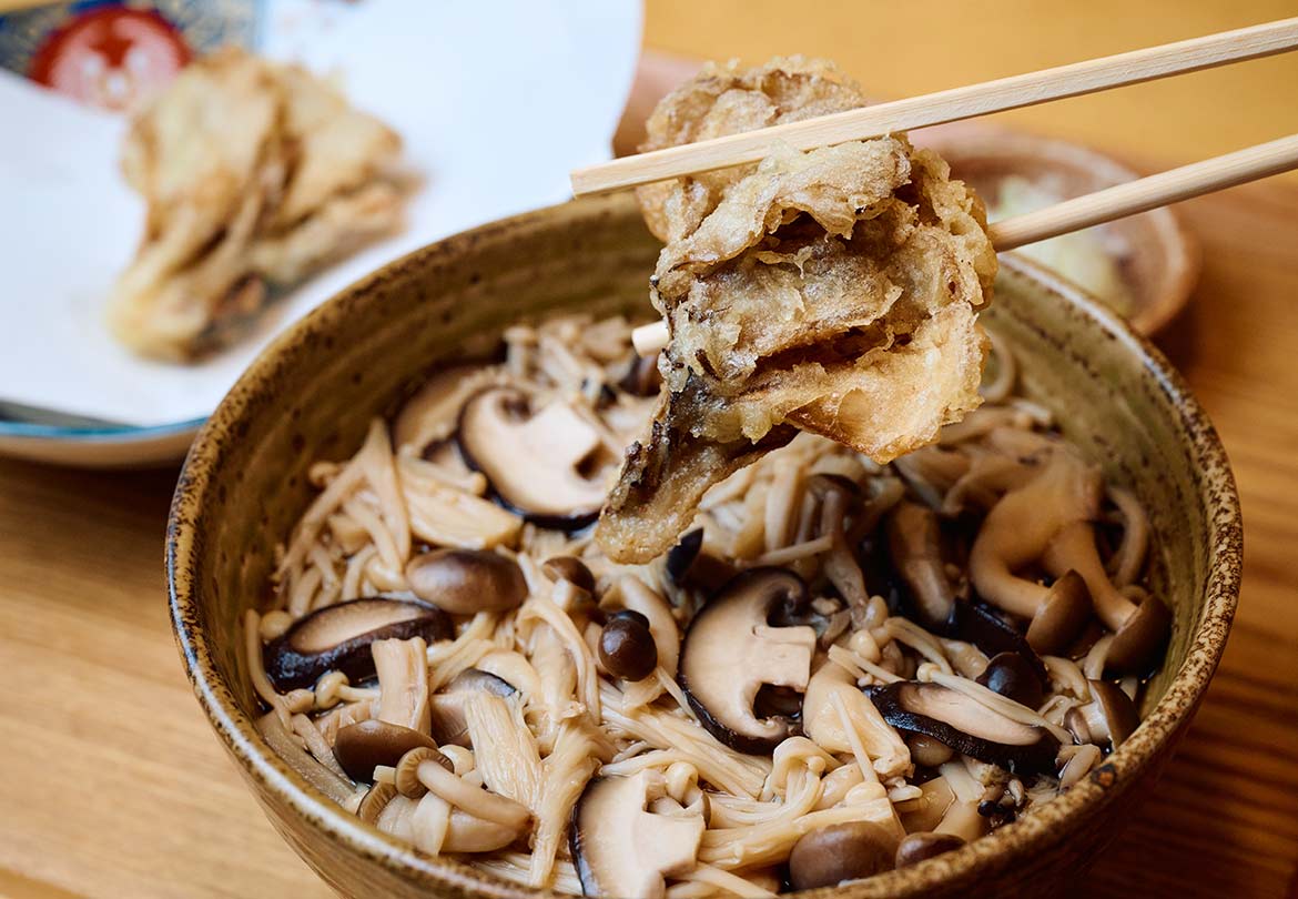 秋の季節限定メニュー「きのこづくし蕎麦」