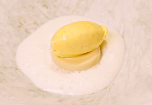 デザート：さっぱりと白胡麻のブランマンジェ