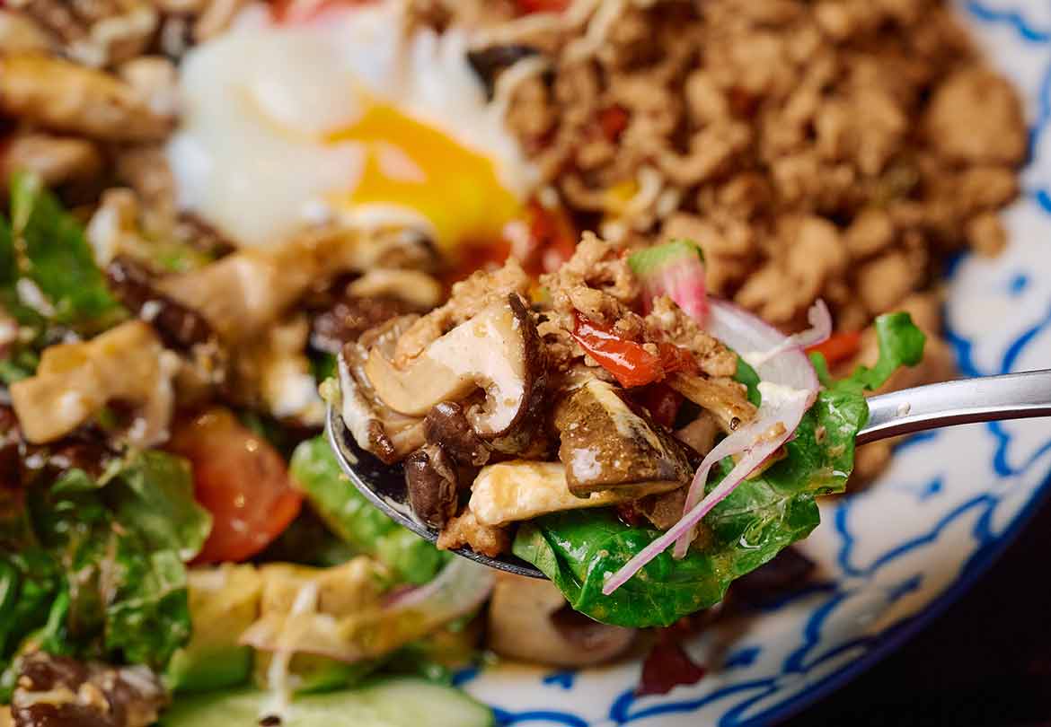 ピリ辛な味付けが食欲をそそる