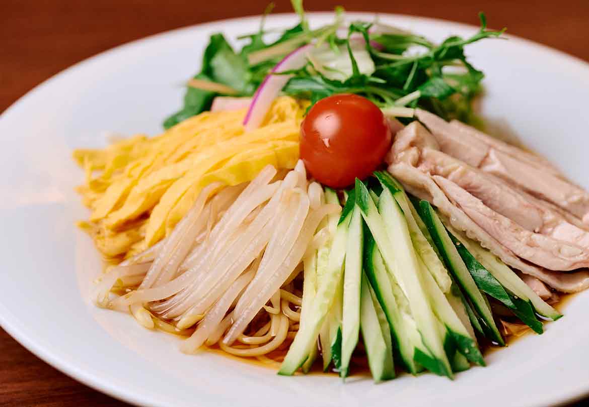 ザ・冷やし中華な五目冷麺。タレは醤油かゴマを選べる