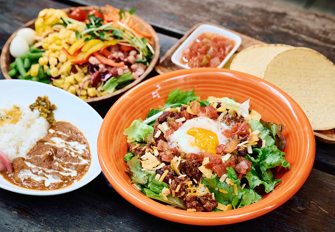 野菜たっぷり。自分だけのメキシカンプレートに