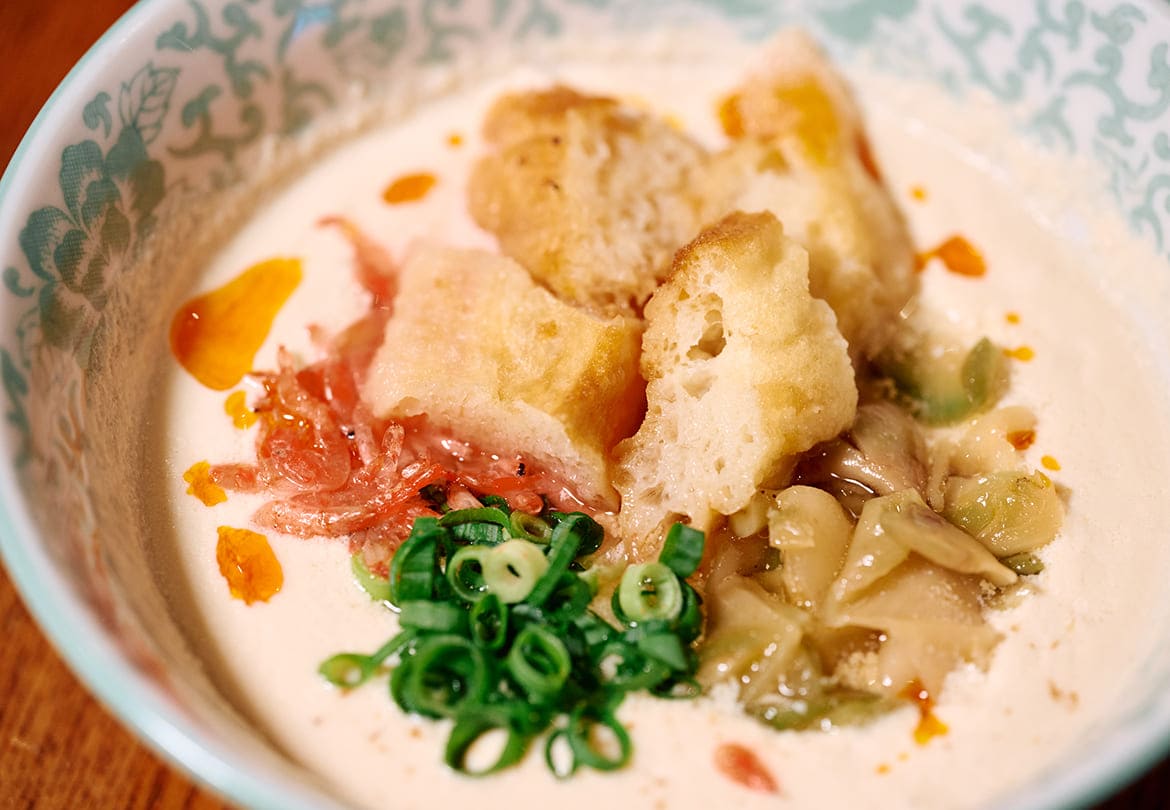 濃厚な豆乳に酢と出汁を入れた「鹹豆漿（シェントウジャン）」