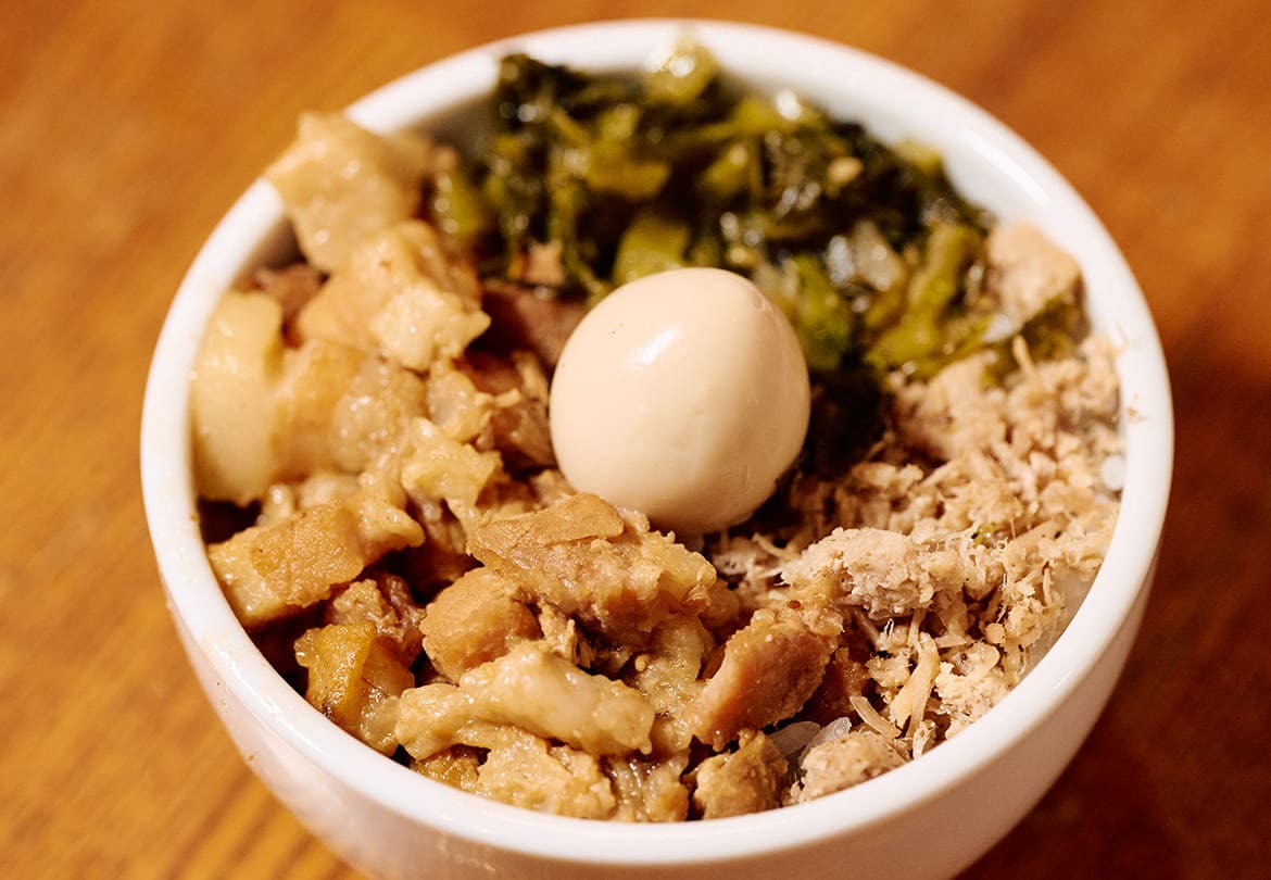 「鹹豆漿（シェントウジャン）」とセットで人気の「魯肉飯（ルーローハン）」