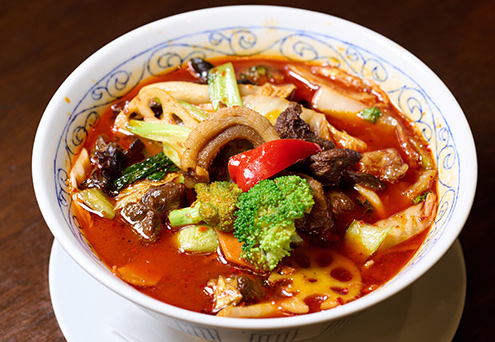 「牛スジ肉の辛いマーラー麺」