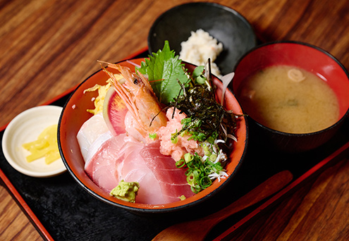 「海鮮丼」