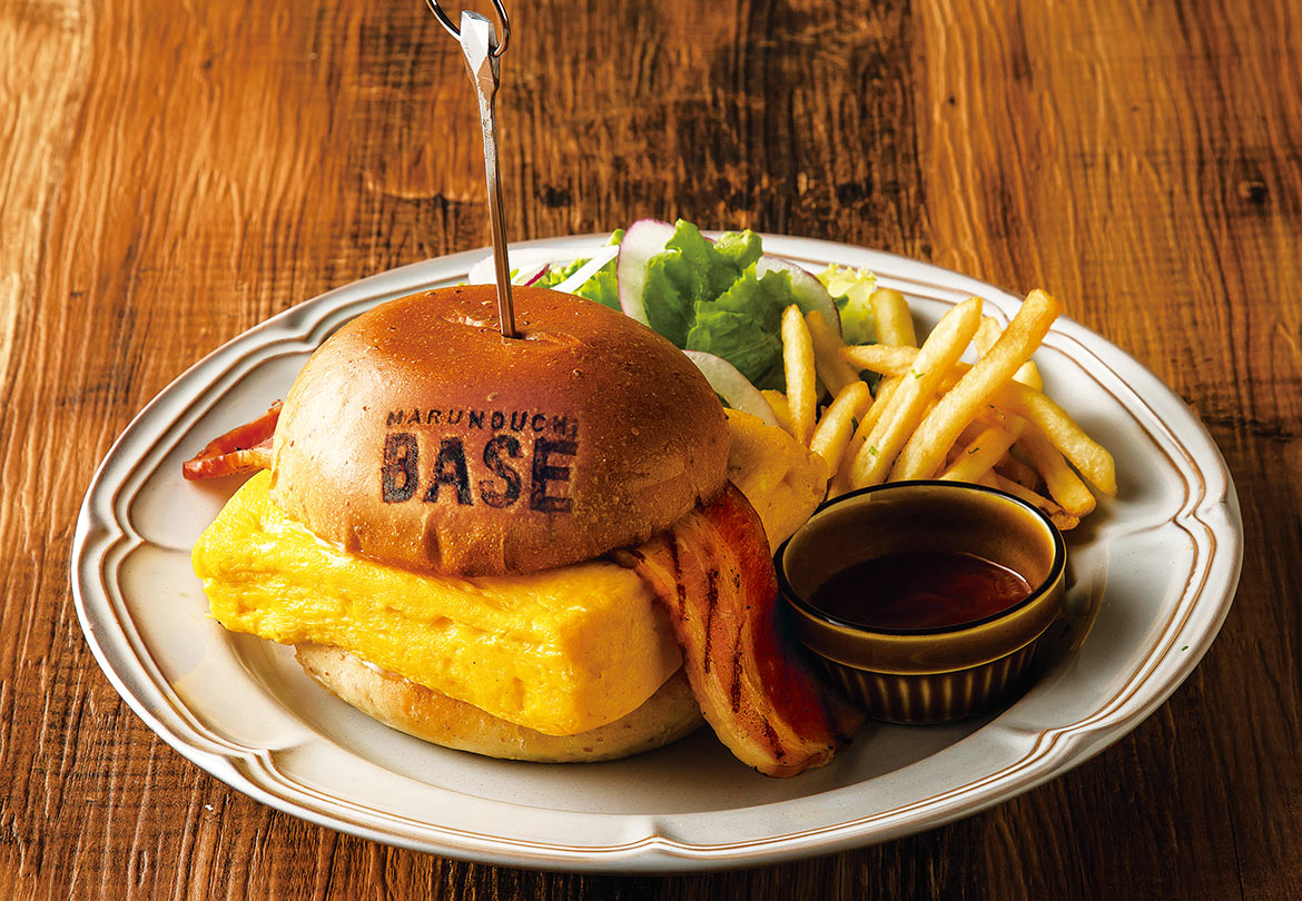 和洋の味わいが融合した「だし巻きベーコンバーガー」