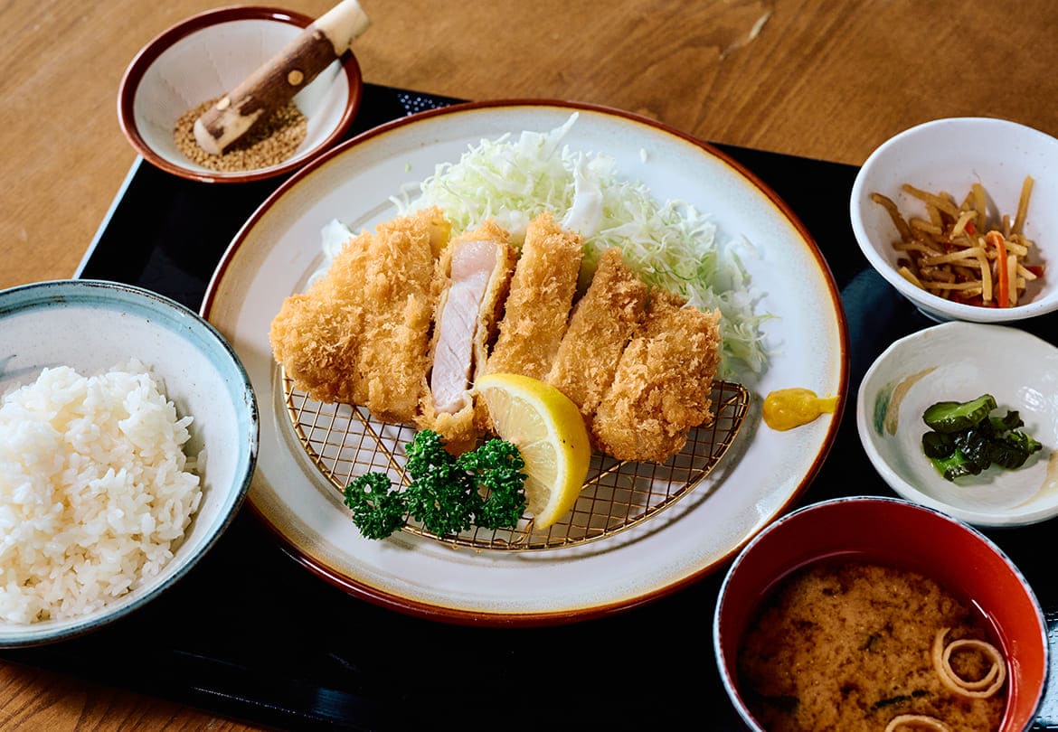 脂が美味しい「南洲黒豚ロースかつ」1,850円（土日2,035円）