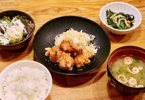 「鶏の唐揚げめんたい風味定食」