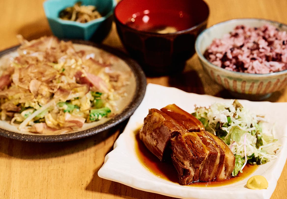 ボリューム満点「ラフテーとゴーヤチャンプル定食」1,045円
