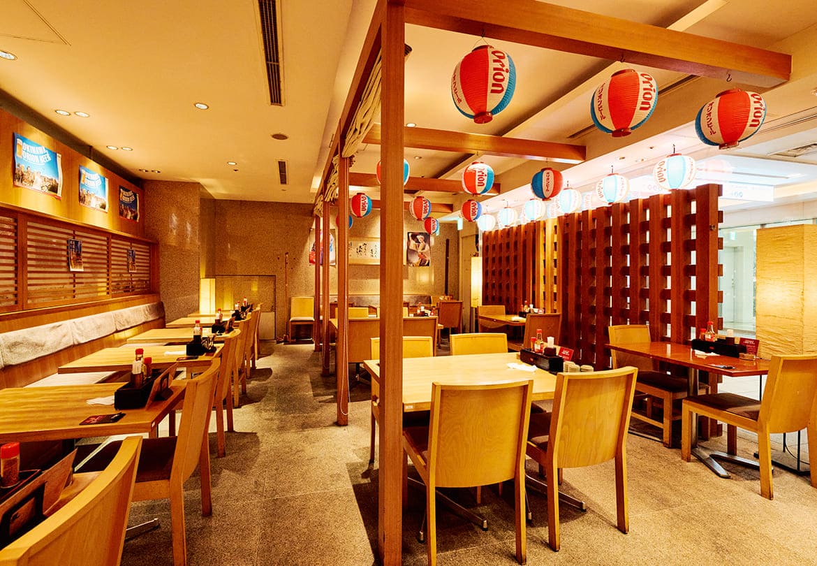 店内は広々80席あり