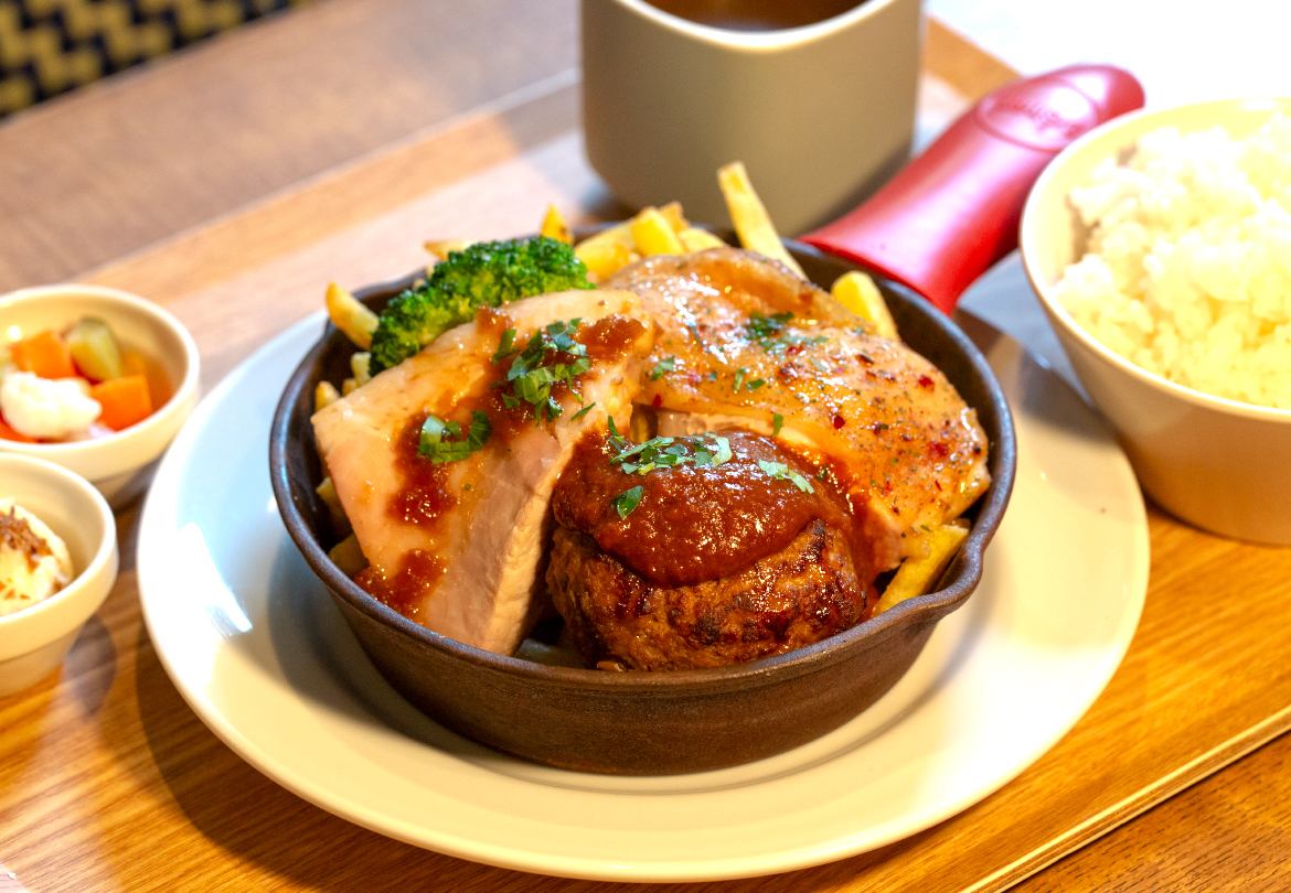 「肉屋の贅沢ローストコンボセット」（2,200円）