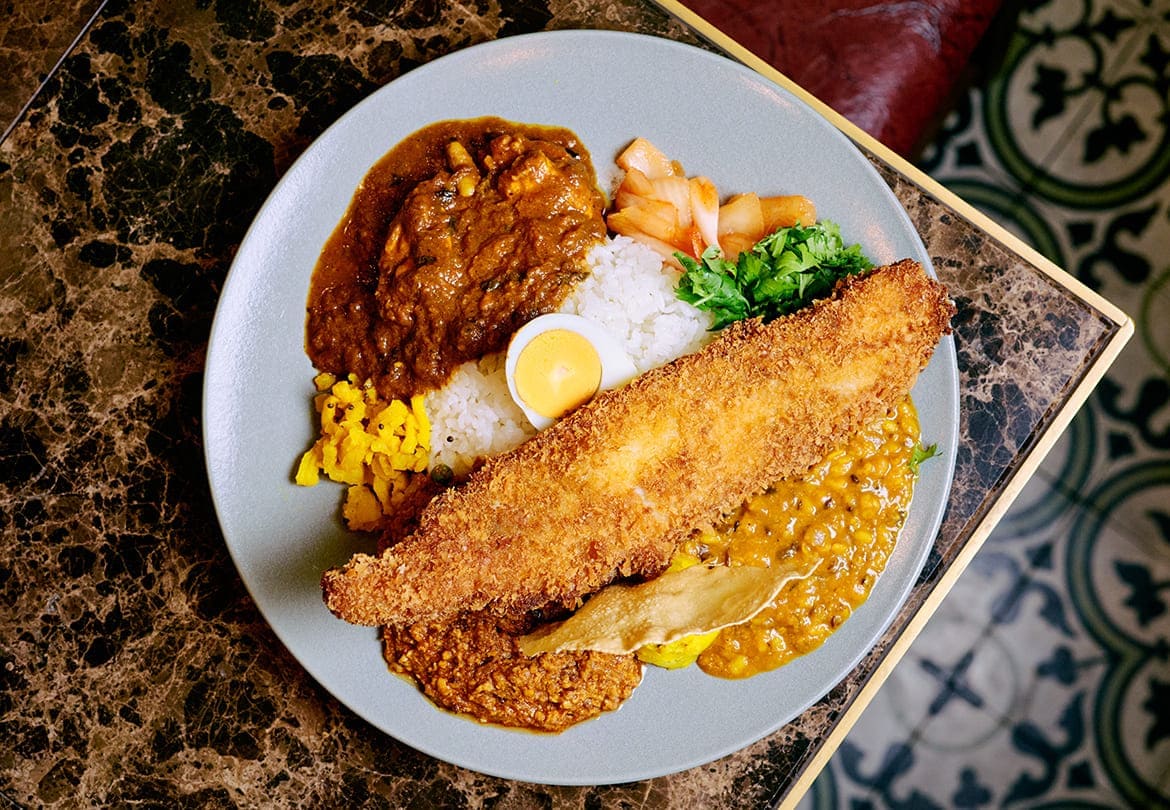 3種コンボ「チキンカレー＆キーマ＆MIX豆」1,200円＋「スパイシーフィッシュフライ」330円
