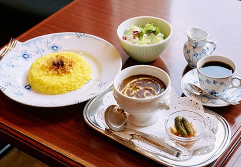 「椿屋特製ビーフカレー」（サラダまたはスープ、ドリンクのセット）