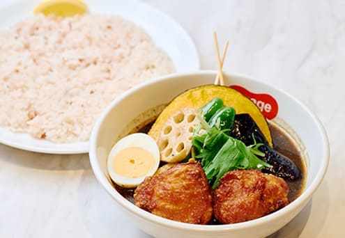 「自家製ザンギと7種の野菜カレー」＋スープ「イカ墨」